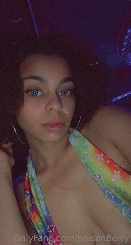 I do FTs/video calls for a good price daddy, inbox me.