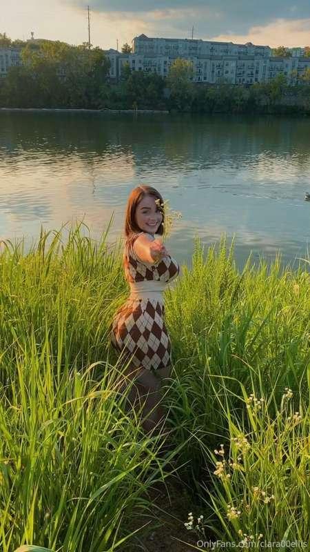 Took a stroll in the park and stopped for some flowers 🌸