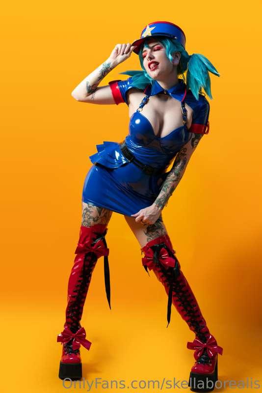 You're under arrest <3
@skyhooknova took the besty bestest p..