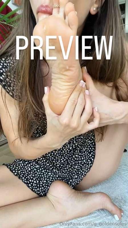 Self Worship JOI: I worship my perfect soles and white toes ..