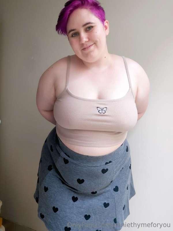 Crop top + Short skirt is always hot don't you think! 