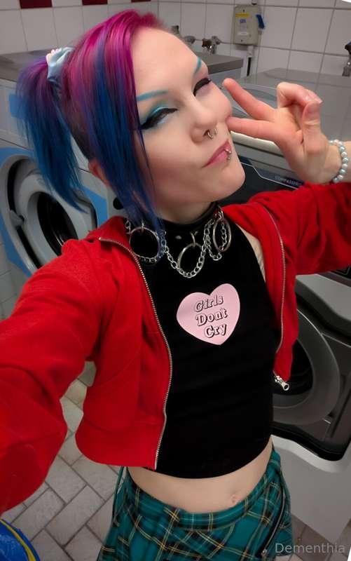 Down doing laundry againTaking selfies always helps when doi..