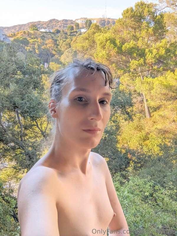 Naked balcony fun 🤭