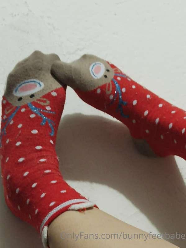 Looking for someone to take my socks with the mouth.