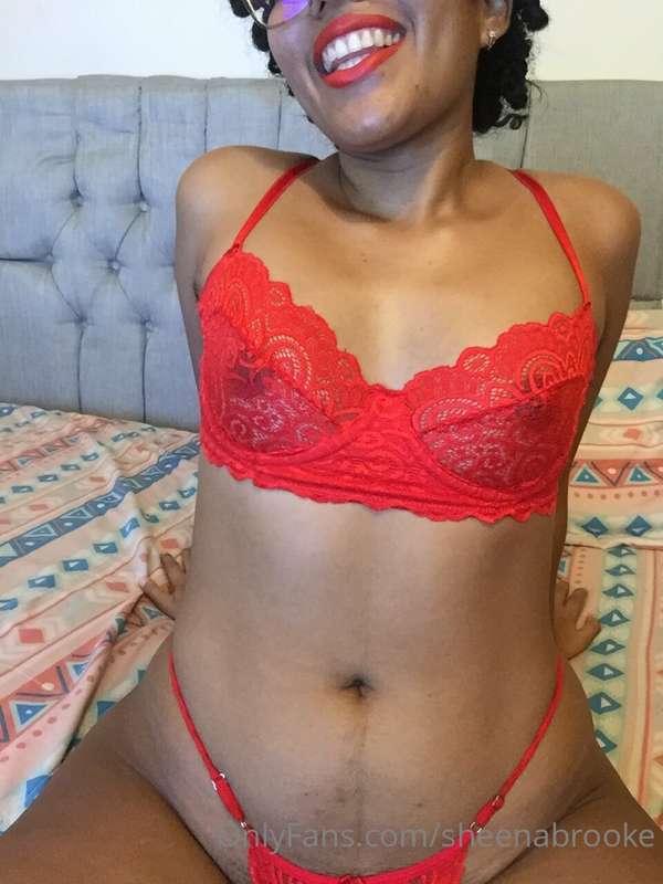 Is red my color? RUN to the DMs, just send you a gift🎁