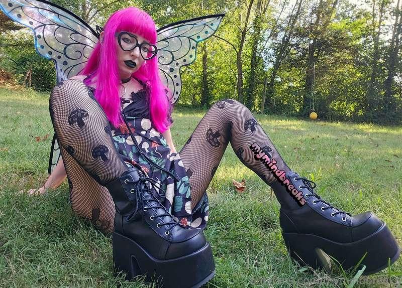 Would you let me suck your 🩸?