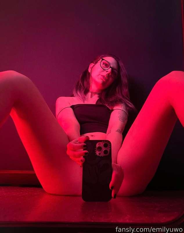 emilyuwo image #5