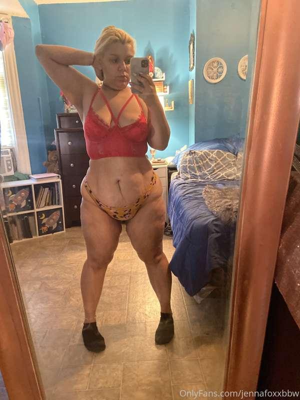Big booty bitch let me sit on your face