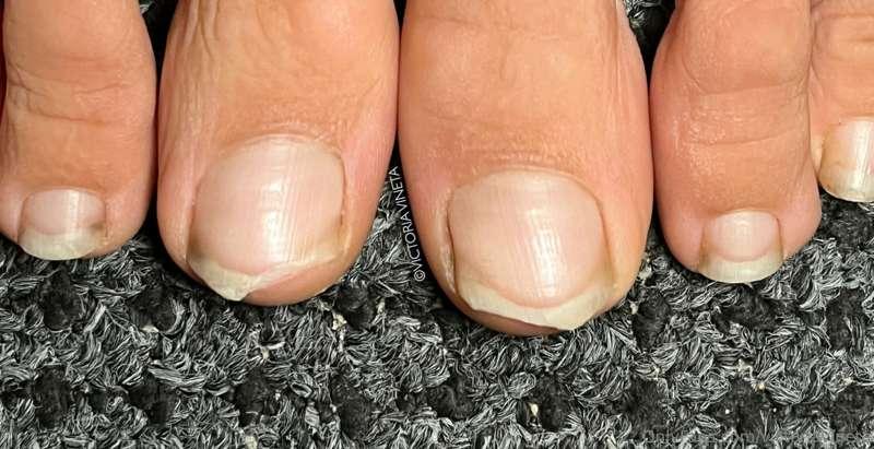 Do you snack toenails? 👅 I tried to grow my toenails as long..