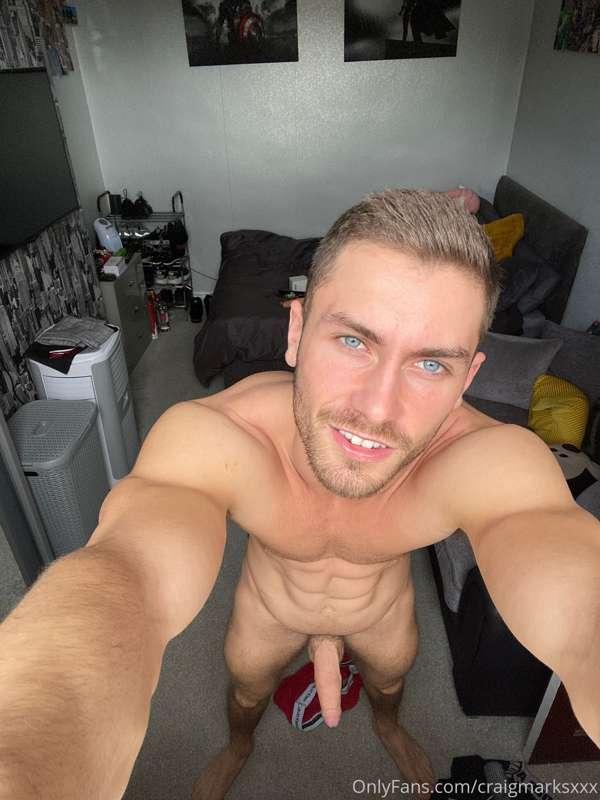 Just me and my D*@k saying hello 😉🍆👋