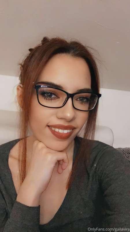 Hello! ♥️Message me and tell me what to do 😛🥰