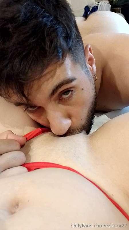 Some juicy pussy before bed wont hurt 🔥😈