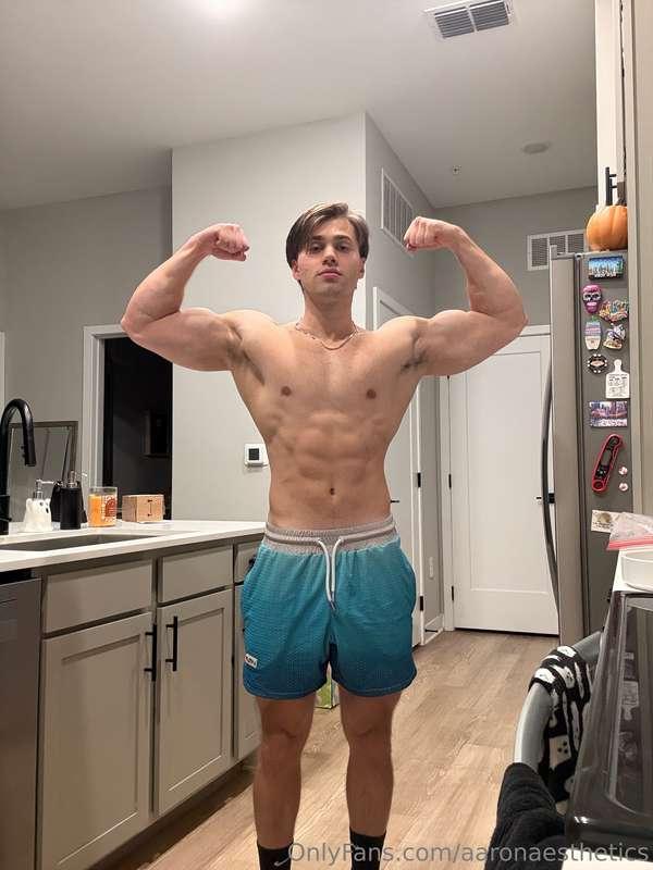 I’m in your kitchen doing this, wyd 