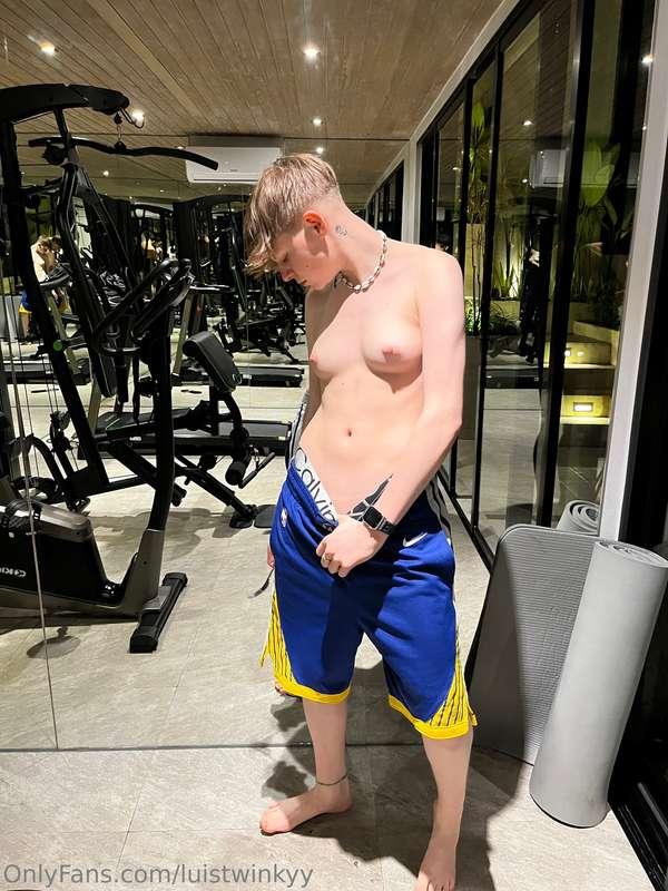Need a gym buddy?😝