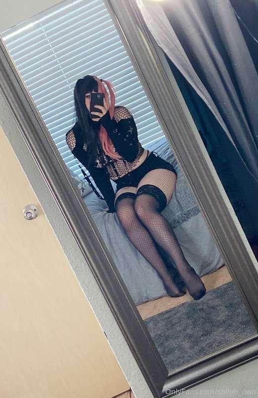 im a slut and i love fishnets