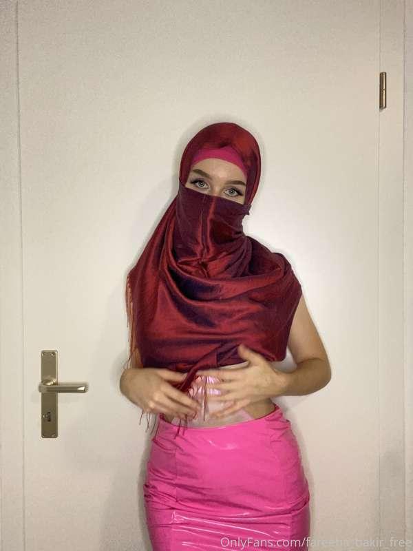 do you like pink/red on me? 😈