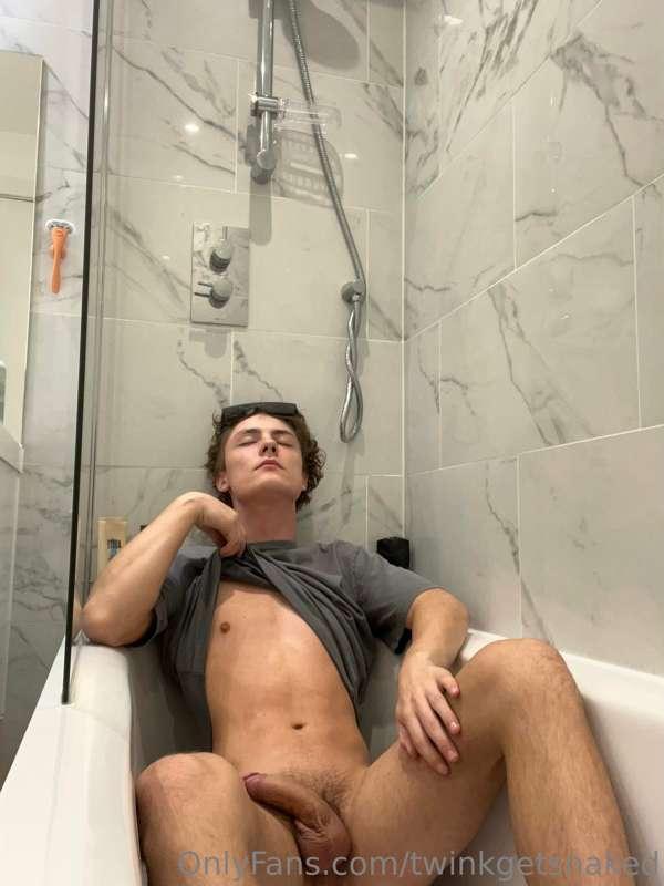 Just sitting in the bath tub all alone, wanna join? I wont t..