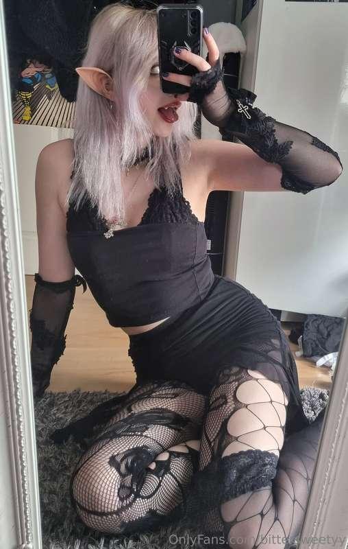 Vampire Babydoll is going to suck the bl00d out of your vein..