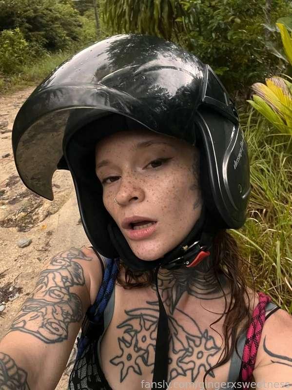 I rode a motorcycle in the field today, it was fun but a little scary😅 I haven't ridden like that in a long time, do you like riding motorcycles? 😊


#fyp #bisexual #nude #blowjob #pussy #ass #sexy  #tits #anal #boygirl