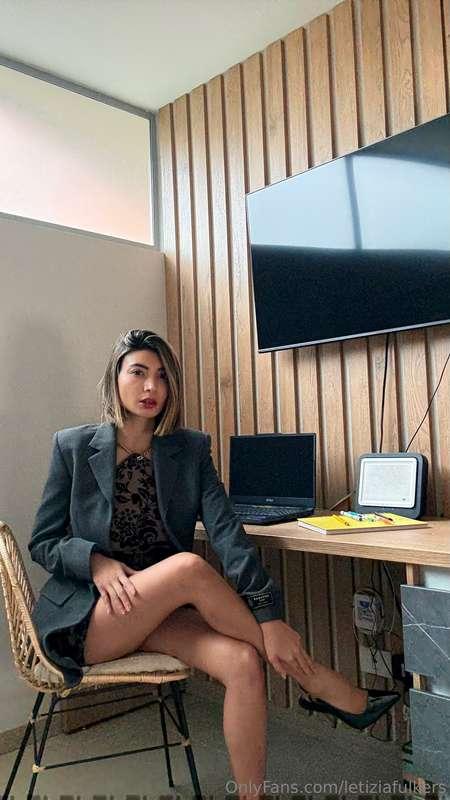 Nothing like an obedient and wet secretary ready to receive ..