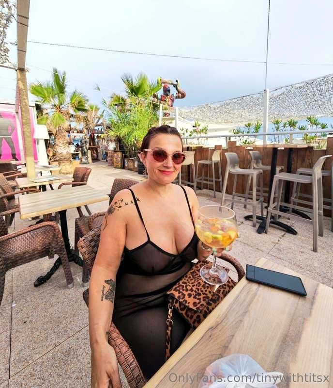 This is what "that" dress looks like from the front 😍👀 nice ..