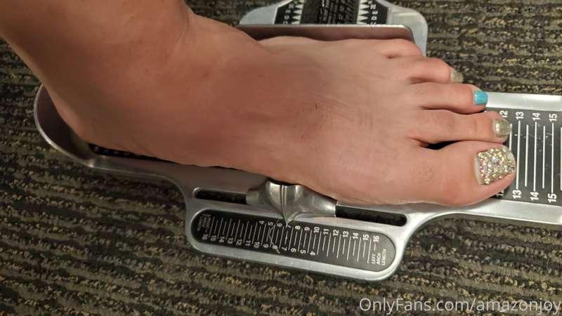 Size 13 feet for ya