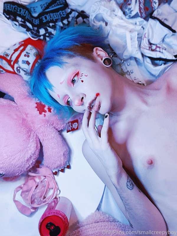 So ! I have decided to just upload very frequent lewd photos..