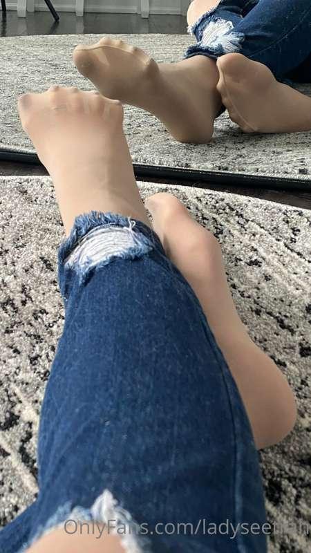 Where are my foot lovers????