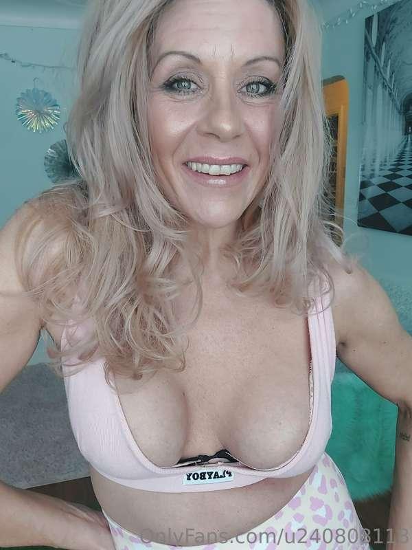 I love Pink 🩷 If you love my pink, Check out my new vip page..