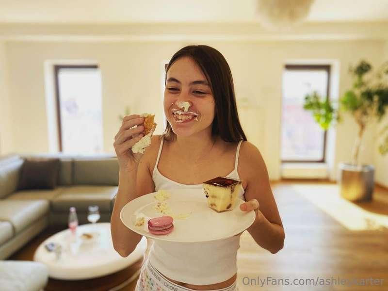 Friends and cakes! 👧🍰