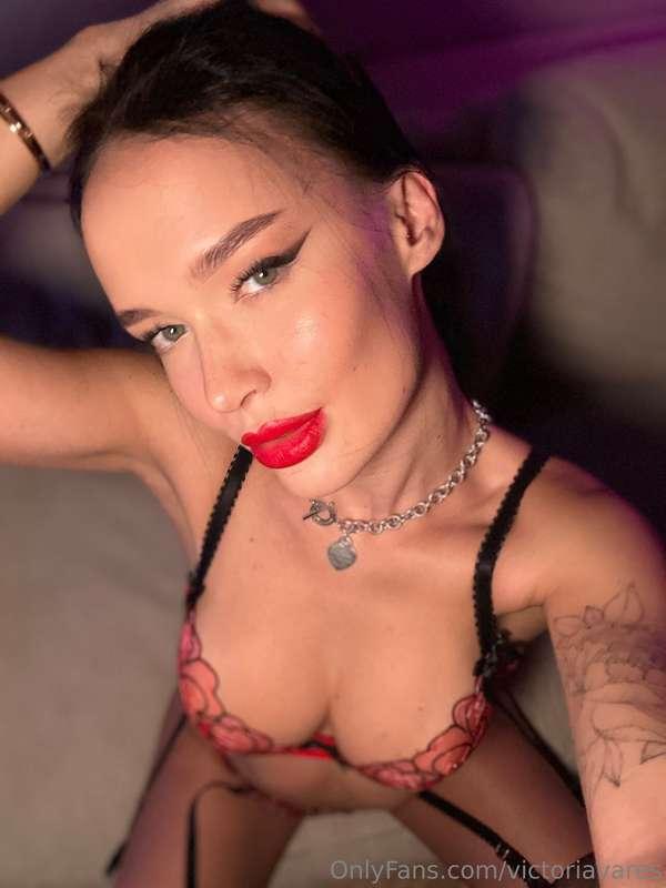 May I keep you company here on this beautiful holiday? 😘👄