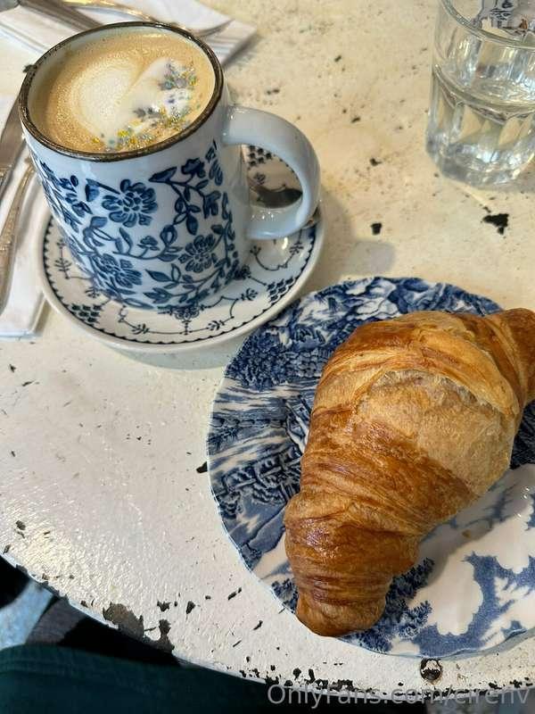 Morning! Who else’s is getting their day started with a yumm..