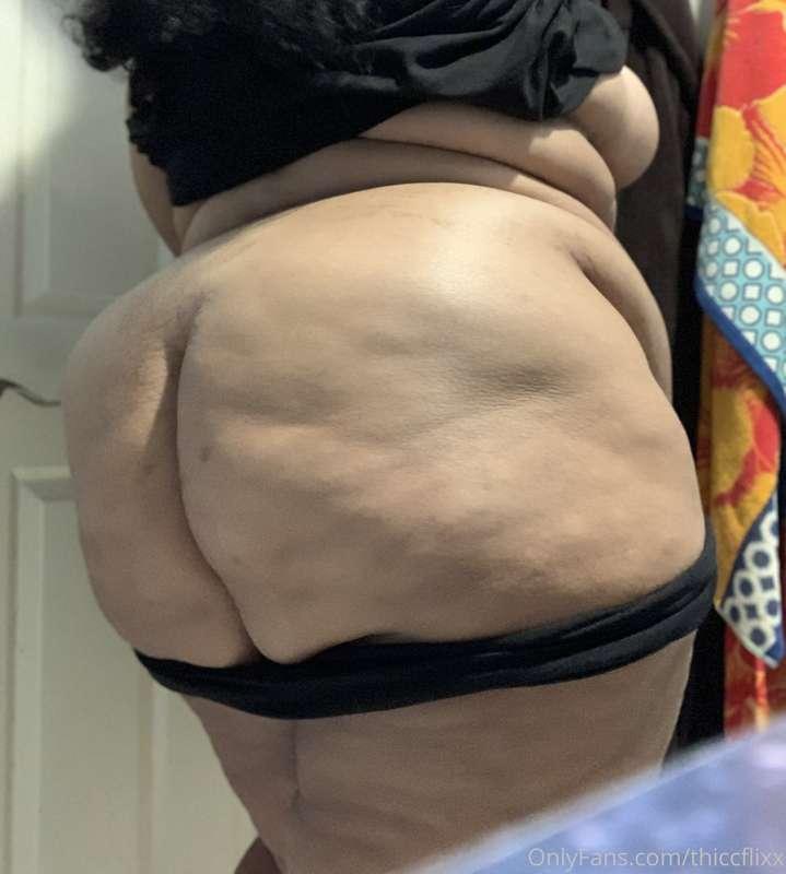 Doesn’t my ass look juicy?