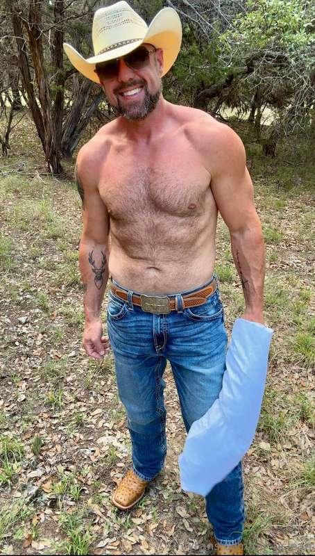 Let me distract you 😜