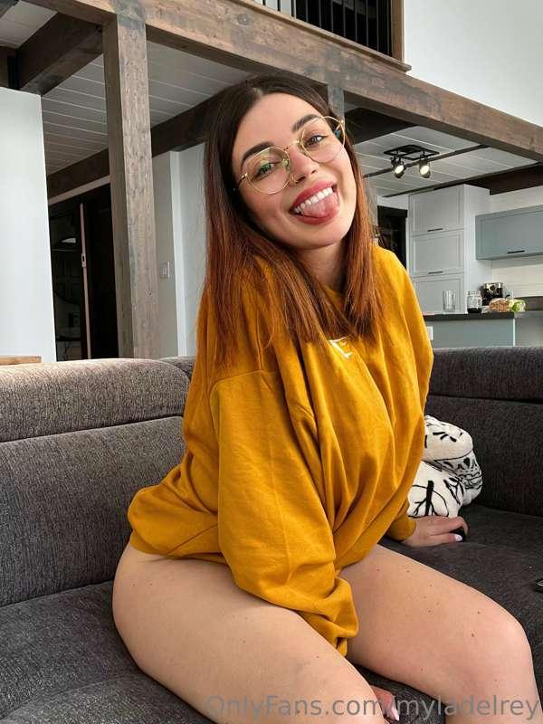 let's stay in and cuddle? 🥺