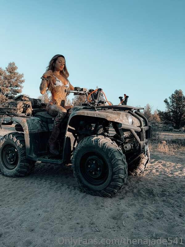 4 wheelers aren’t the only thing I like to ride 😏🖤💦