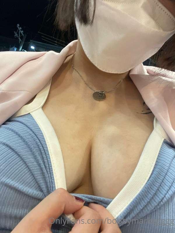 好熱⋯⋯會不會覺得我還穿太多？⋯