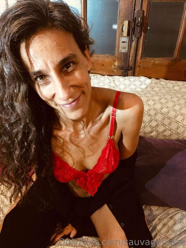 I am sweet, a little bit shy, and very hot if you turn me on..