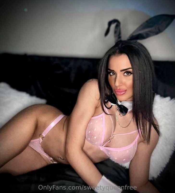Lei ITALIANA🇮🇹ha 30 anni ed è molto  SEXY E SOPRATTUTTO TROI..