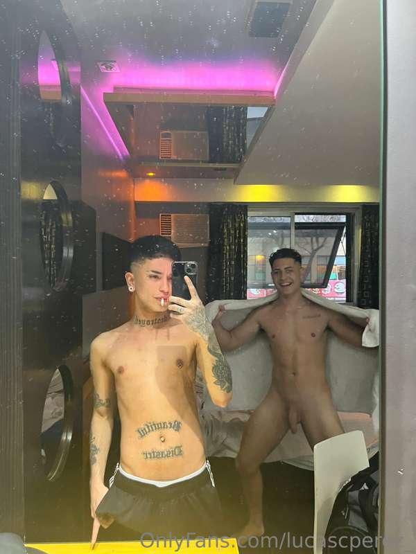 😈