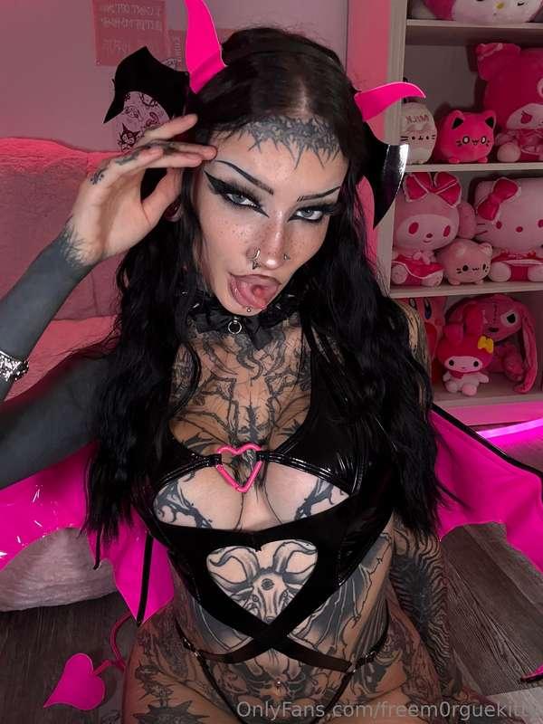 slutty pink fit :3