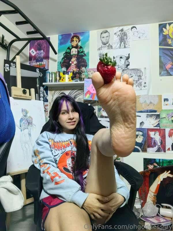🍓🍓🌡️👣