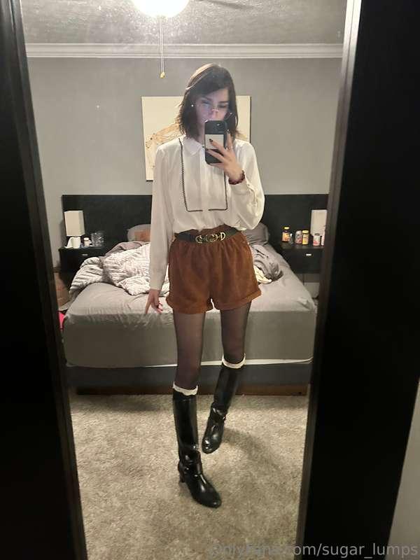 You like classic tights? You'll love these mirror pics!!!Leg..