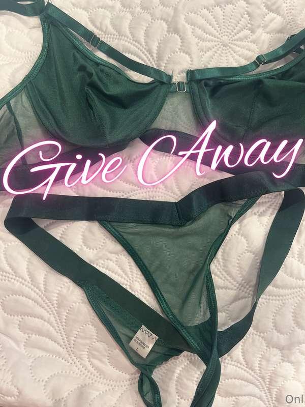 🎄🎄 LINGERIE SET AWAY!!!! + 5 MINUTE CUSTOM 🎄WINNER IS DREW12..