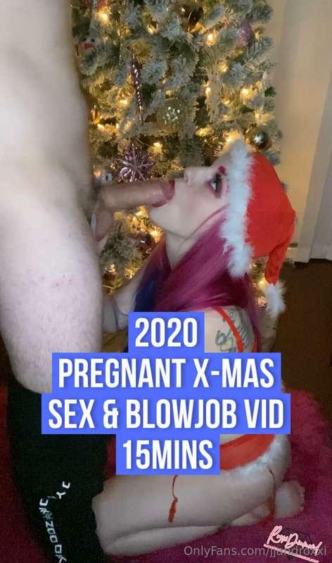 Pregnant Hoe-Hoe-Hoe giving blowjobs for Christmas