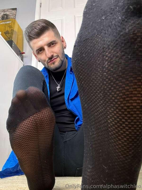 Sniff my sweaty socks beta boys😈