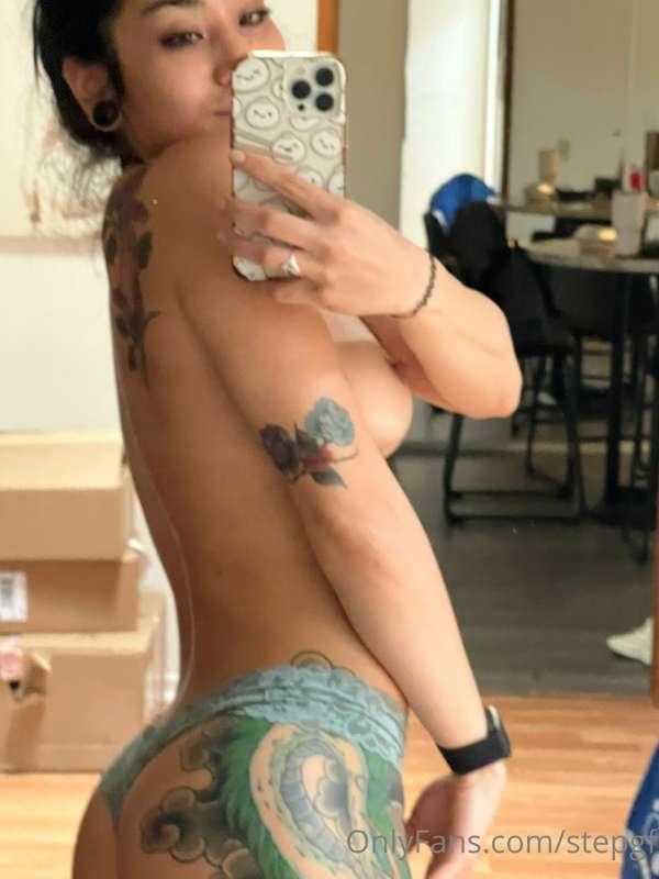 Just got done working out. Who is giving me my massage? 😇