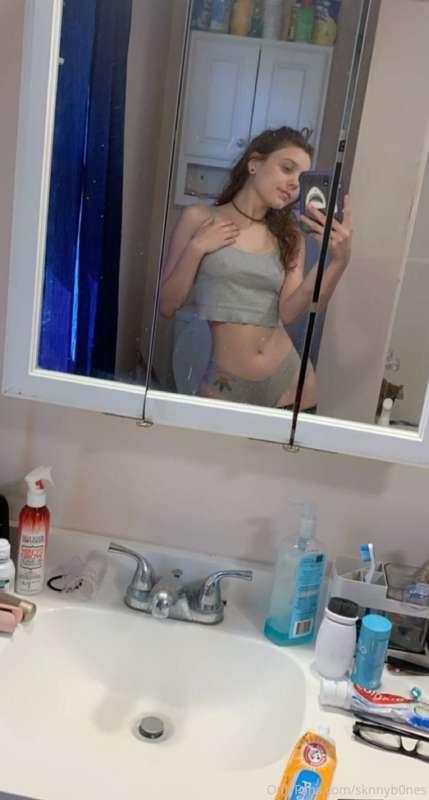 Every tip gets a titty &ass pic
Every tip over 5$ gets a cus..