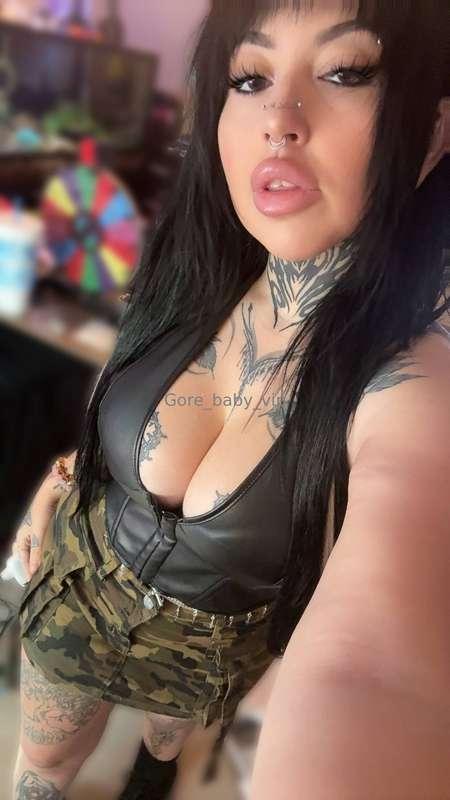 Emo MILF in camo and leather: teasing solo style. Join my fa..