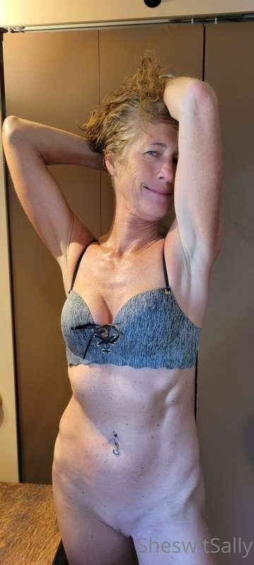 sheswitme main image